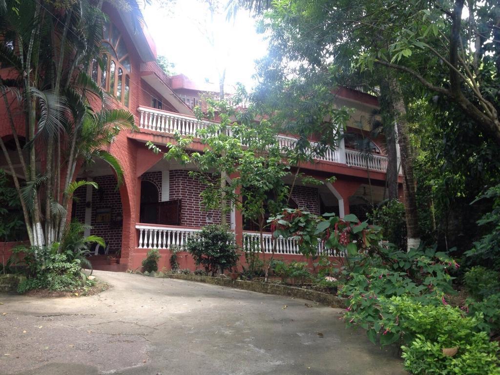 Hilltop Lodge 구와하티 객실 사진
