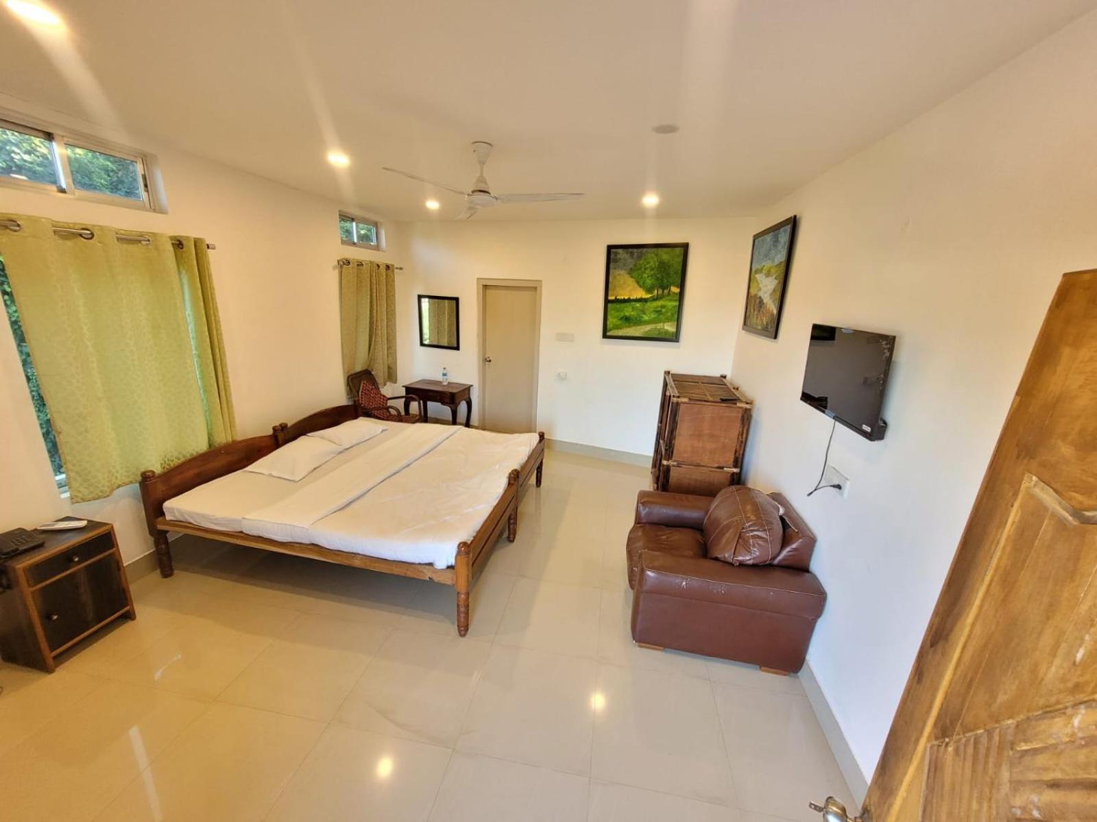 Hilltop Lodge 구와하티 외부 사진