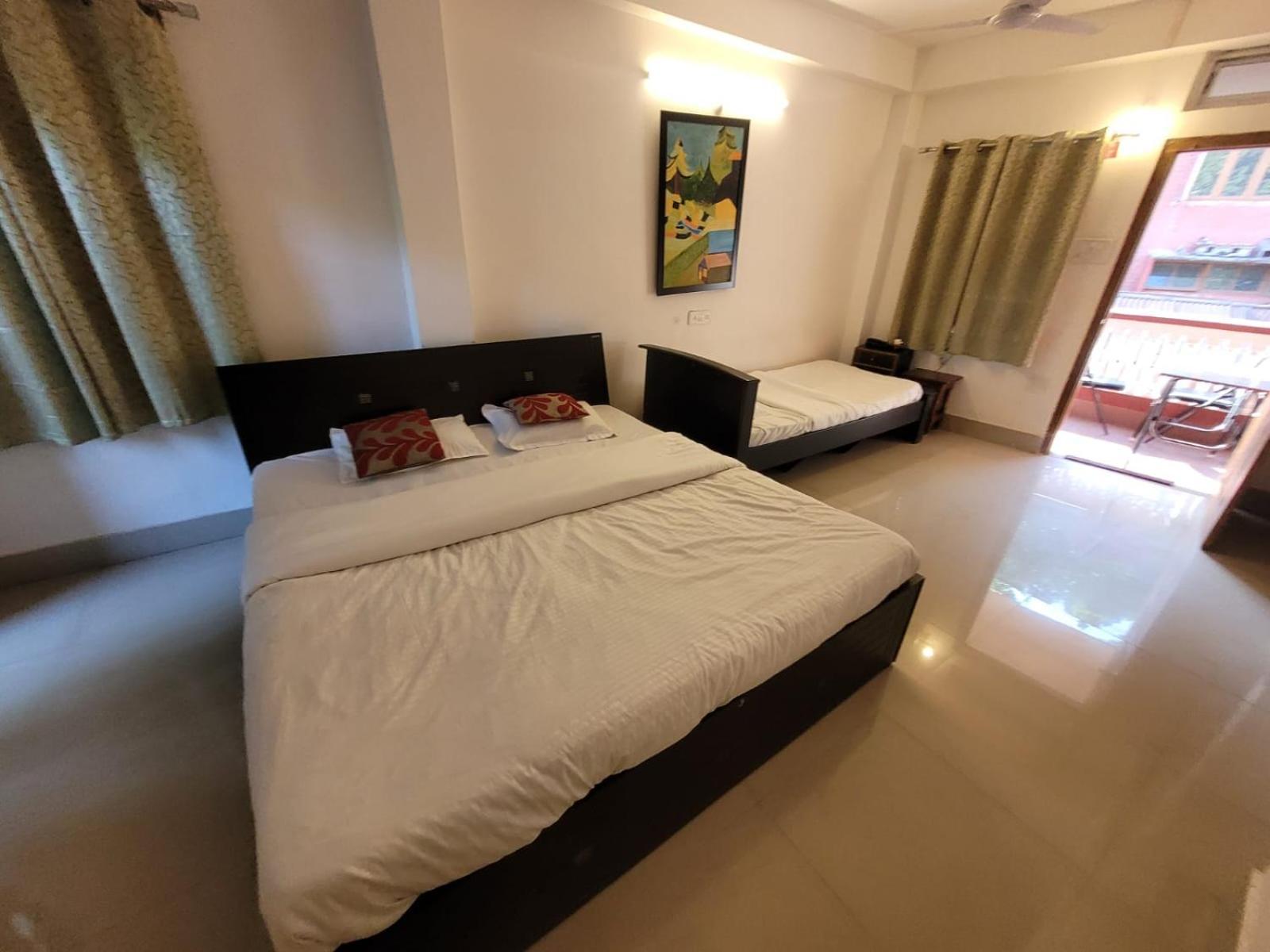 Hilltop Lodge 구와하티 객실 사진