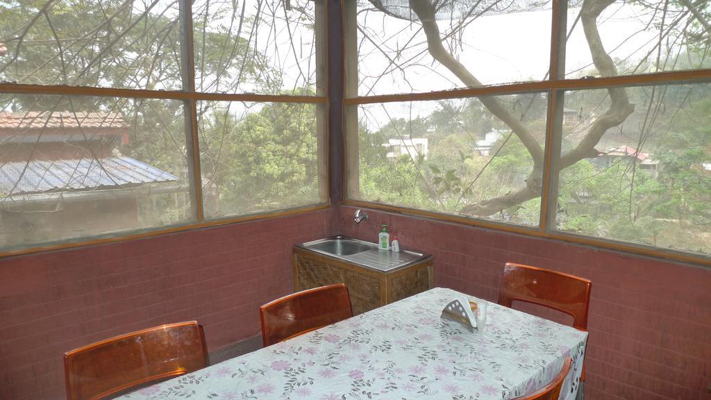 Hilltop Lodge 구와하티 외부 사진
