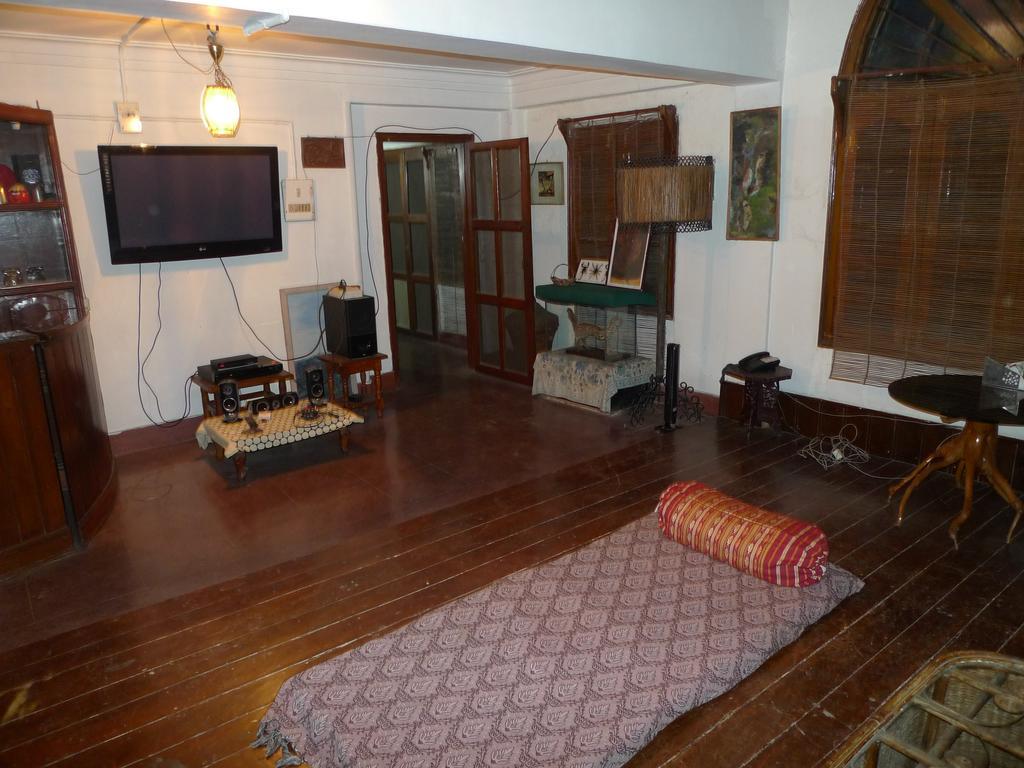Hilltop Lodge 구와하티 객실 사진