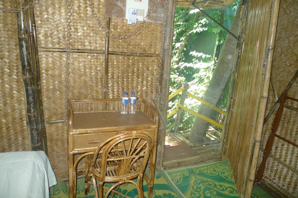 Hilltop Lodge 구와하티 외부 사진