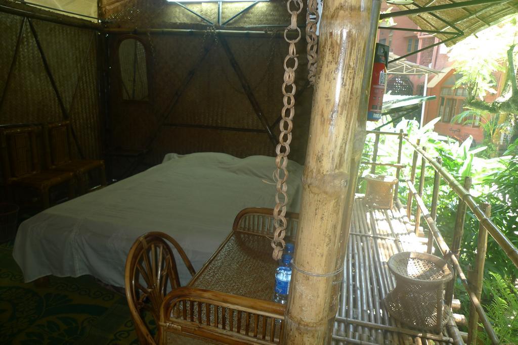 Hilltop Lodge 구와하티 외부 사진