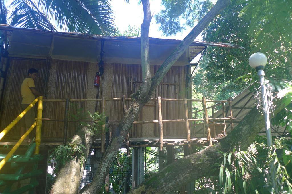Hilltop Lodge 구와하티 외부 사진