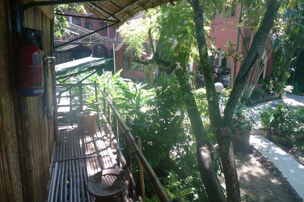 Hilltop Lodge 구와하티 외부 사진