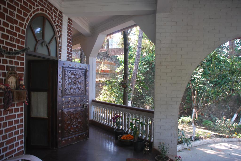 Hilltop Lodge 구와하티 외부 사진