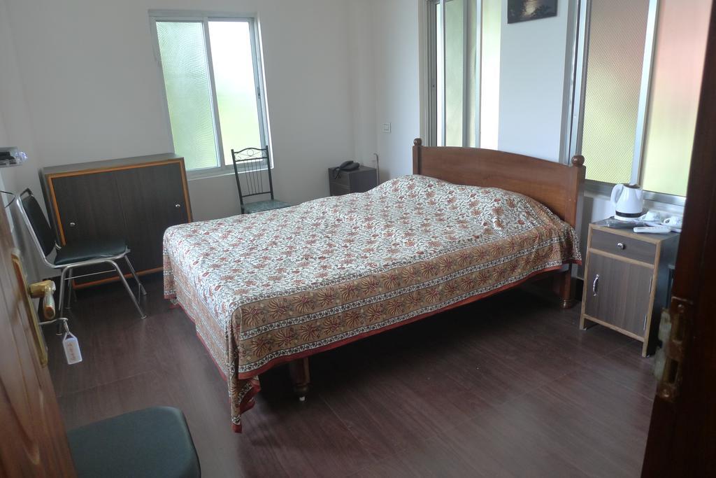 Hilltop Lodge 구와하티 외부 사진